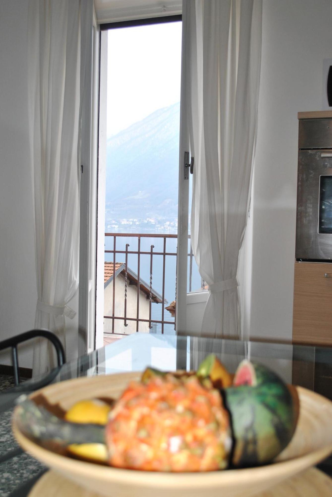 The Romantic Village House - Apartments With Lake View Colonno Exteriör bild