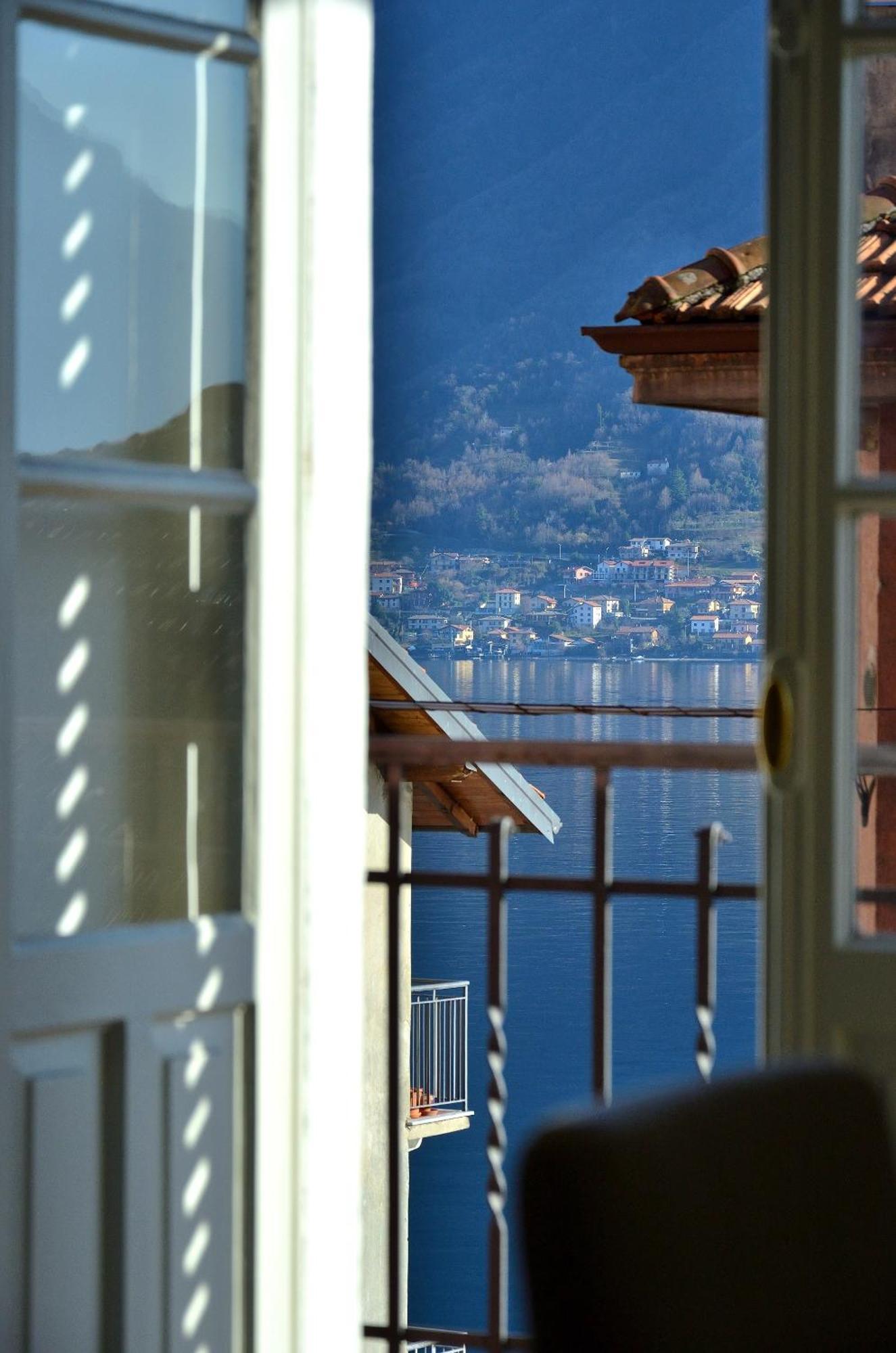 The Romantic Village House - Apartments With Lake View Colonno Exteriör bild