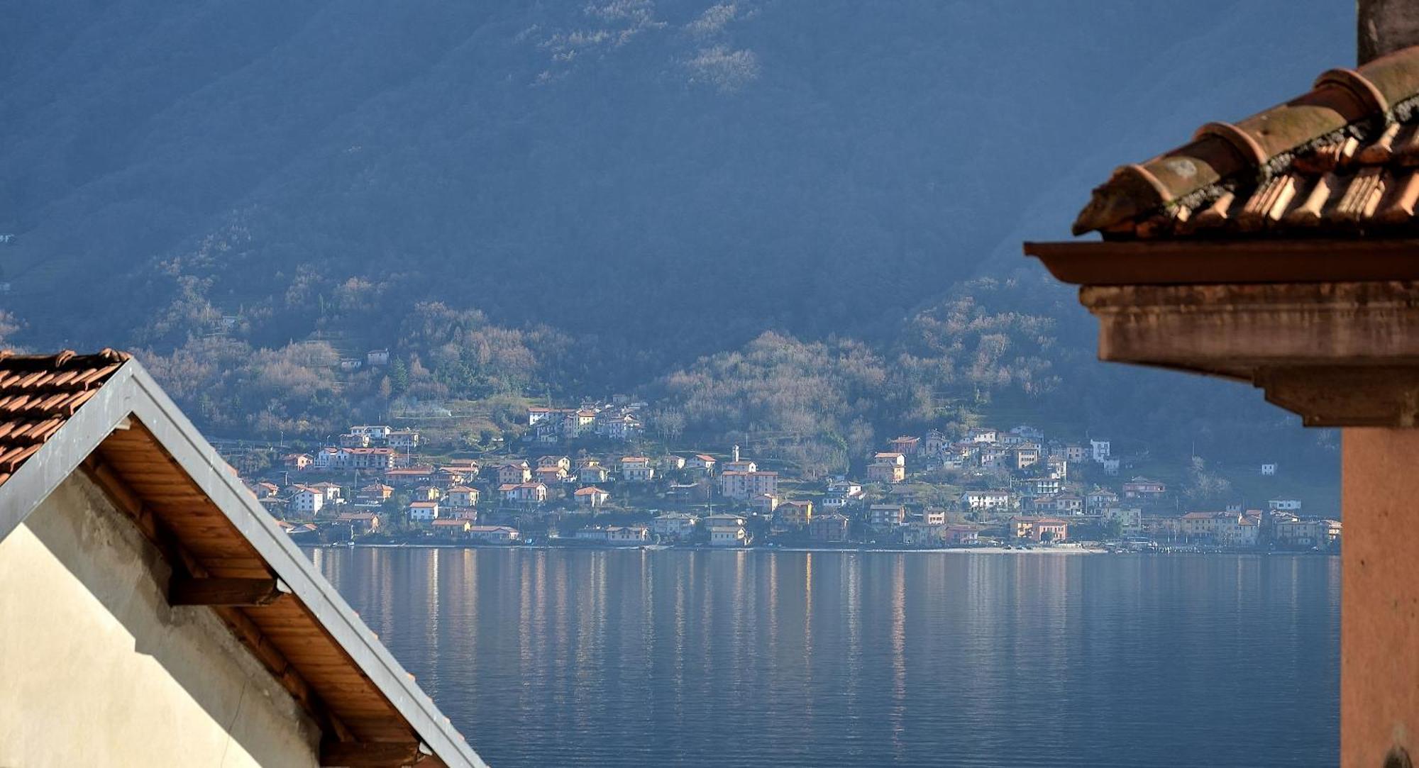 The Romantic Village House - Apartments With Lake View Colonno Exteriör bild